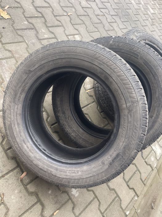 Vand Cauciucuri/Anvelope Iarna 205/65 R15 C vechi dar bune