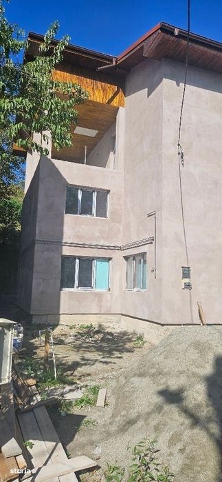 Vand apartament 3 camere Deva, in Vila cu 3 ap etaj 2 + 250 mp teren