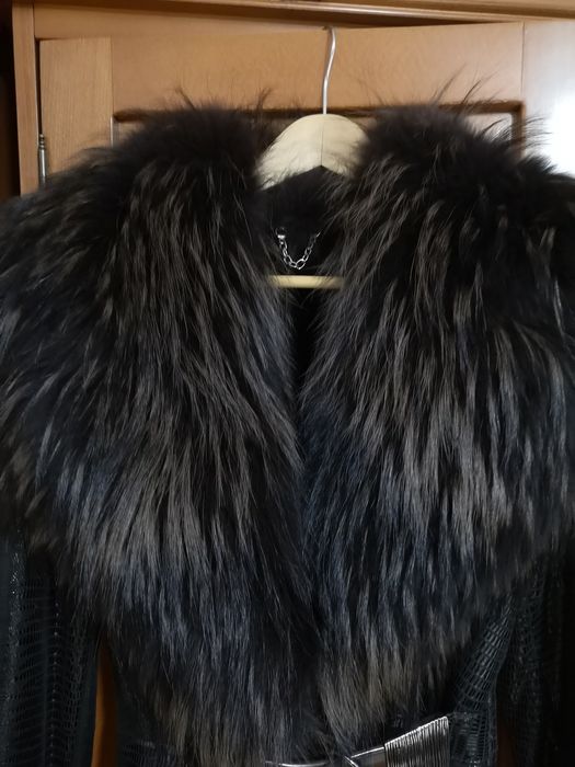 Cojoc Bison dama, elegant, nou, haina blana cu guler