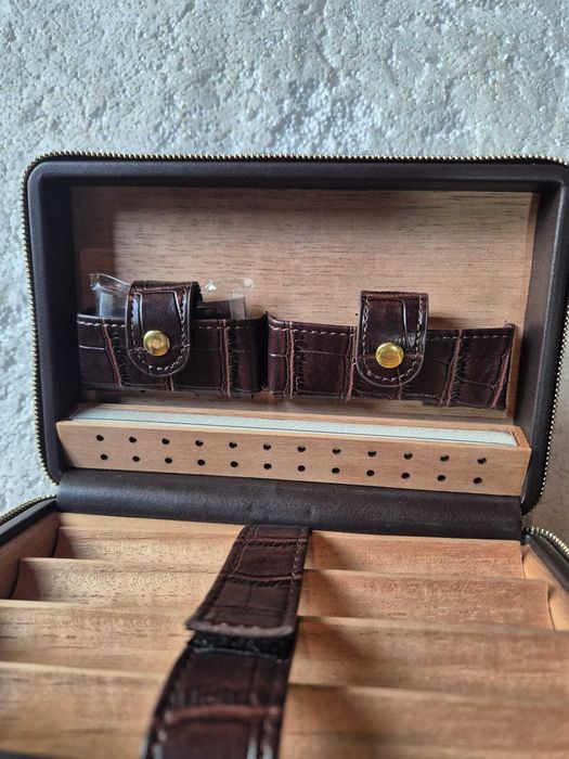 Humidor Din Lemn de Cedru 4-6 Trabucuri Volenx cu Taietor