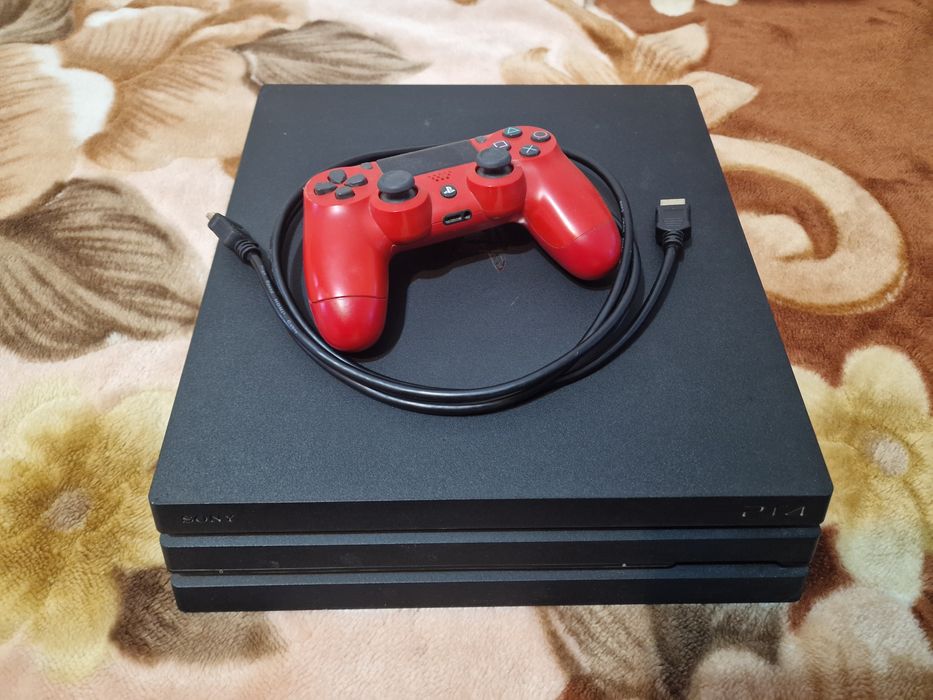 Vând PlayStation 4 PRO