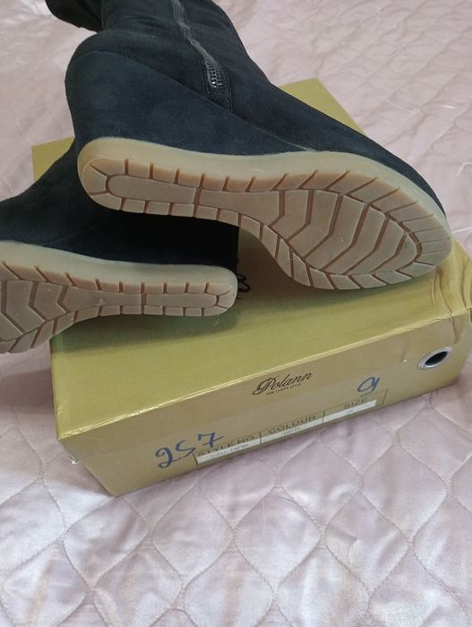 Продаются сапоги женские