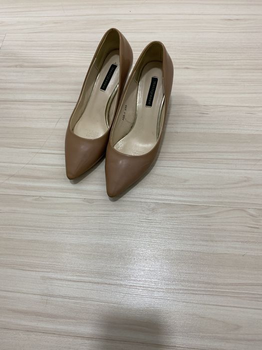 Отдам даром- женская одежда и обувь. В хорошем состоянии.   Самовыоз.