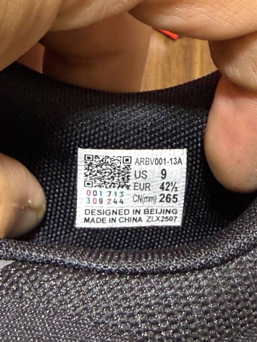 Продам беговые кроссовки от бренда li-ning оригинал gorun