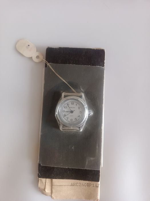 Продам женские часы, новые в упаковке 1992 года выпуска