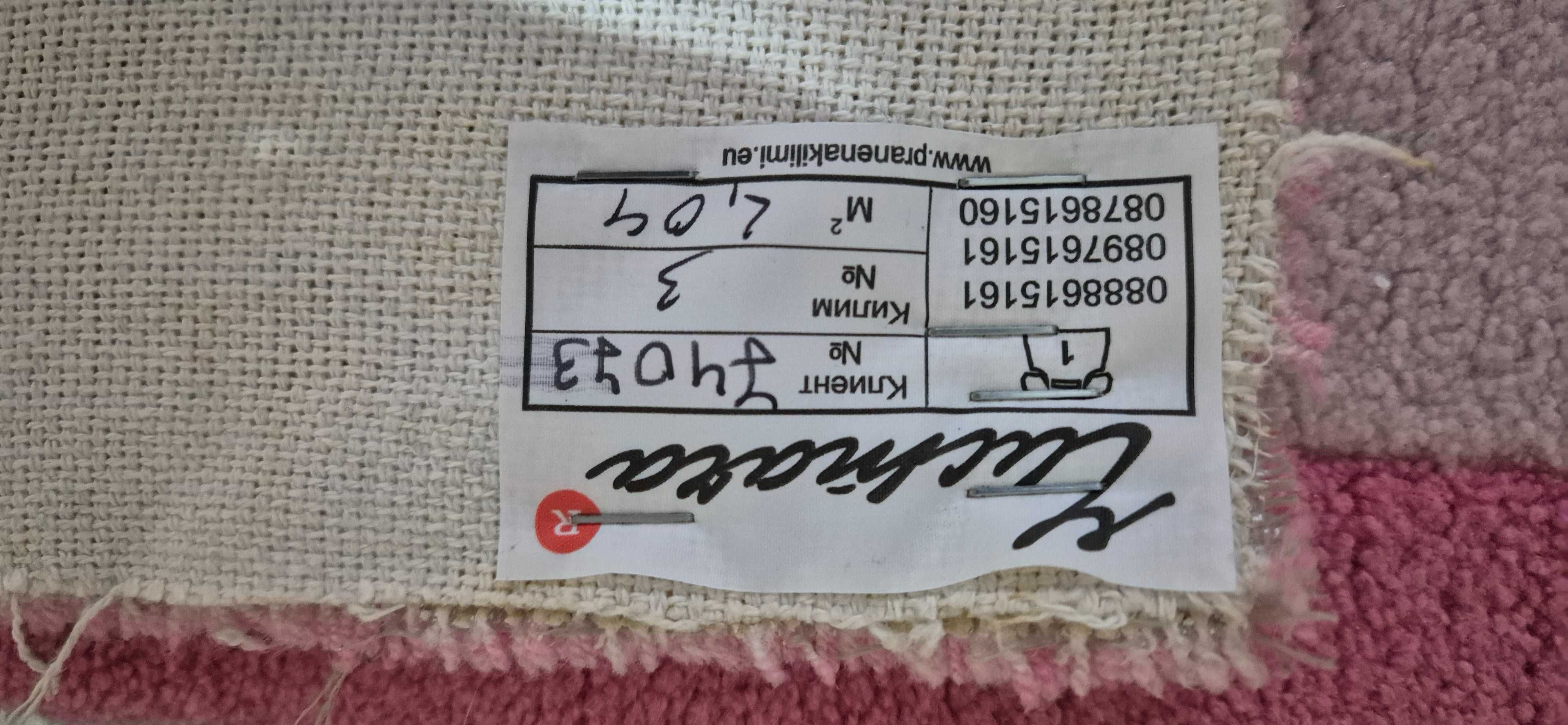 Детски розов килим на сърчица