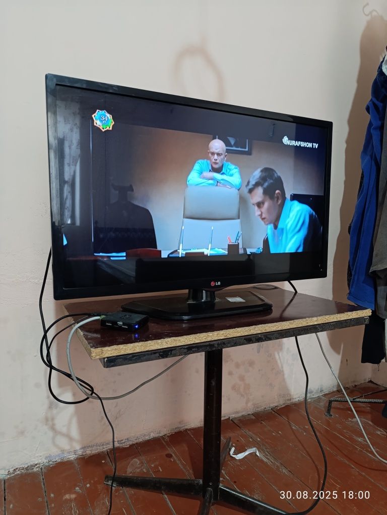 LG телевизор 32лик