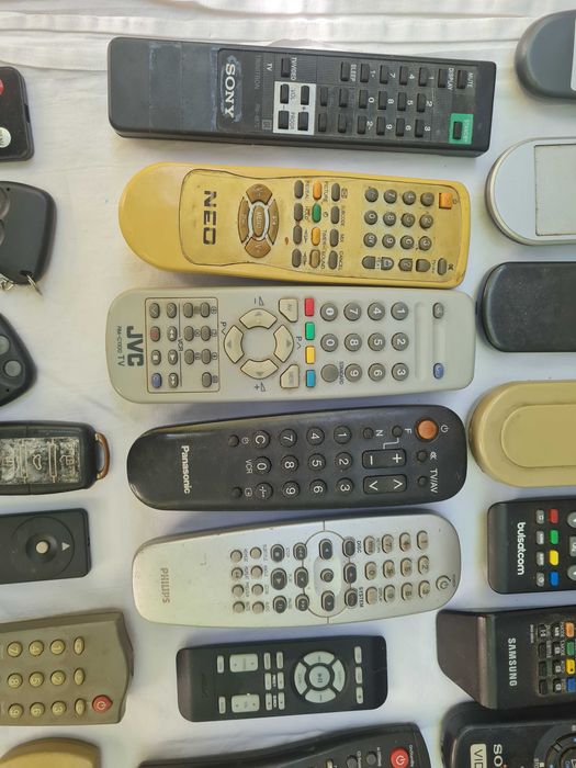 38 бр. дистанционни за продажба от колекцията ми