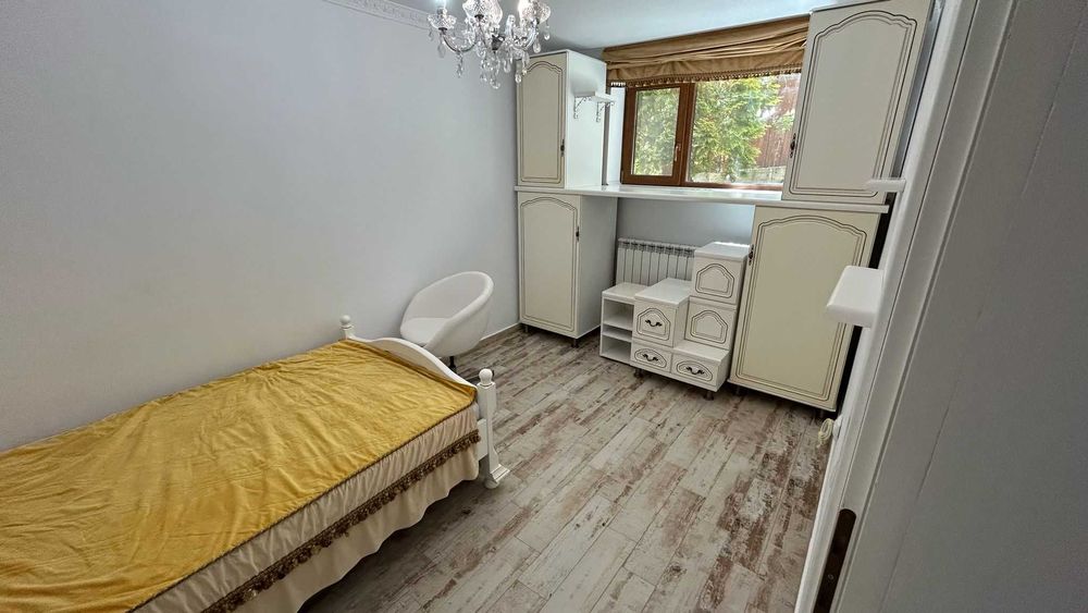 Inchiriez apartament de 135 mp cu grădină, 3 locuri paracre- 800E/luna