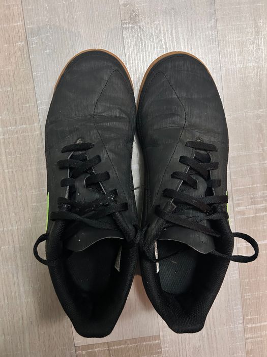 Детски спортни обувки за зала