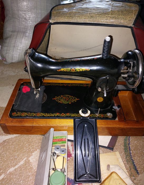 Швейная машина ,ручная.