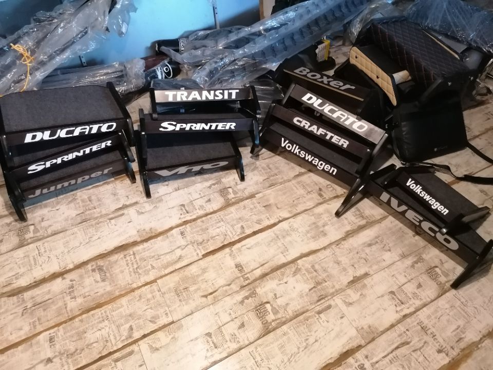 Masuta de bord Mercedes Sprinter ,parasolar parbiz ,oglinzi crom, paravanturi geam, huse scaun , covorase interior, capace roti, aparatori noroi
