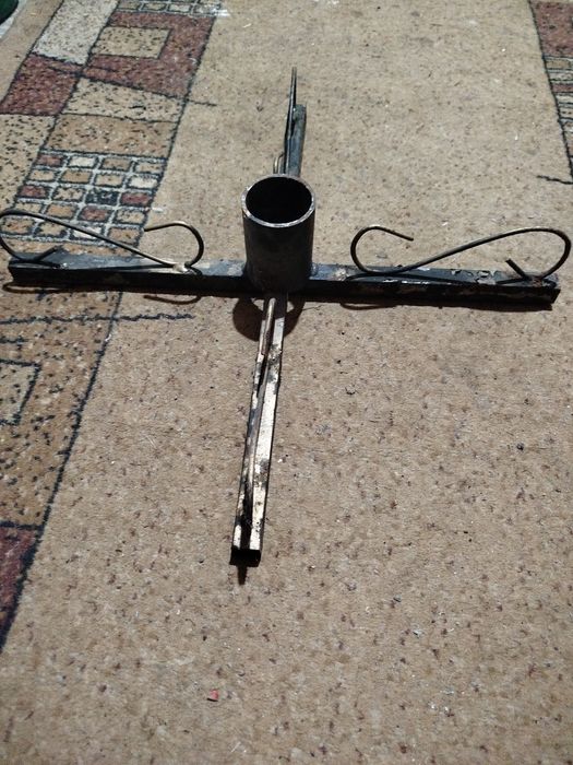 Продам крестовину для ёлки.металлическая.