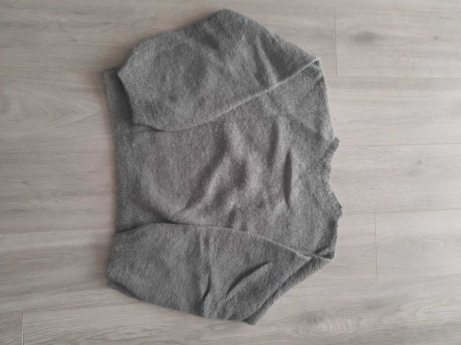 pulovere unisex,material si model deosebit,culori atragatoare