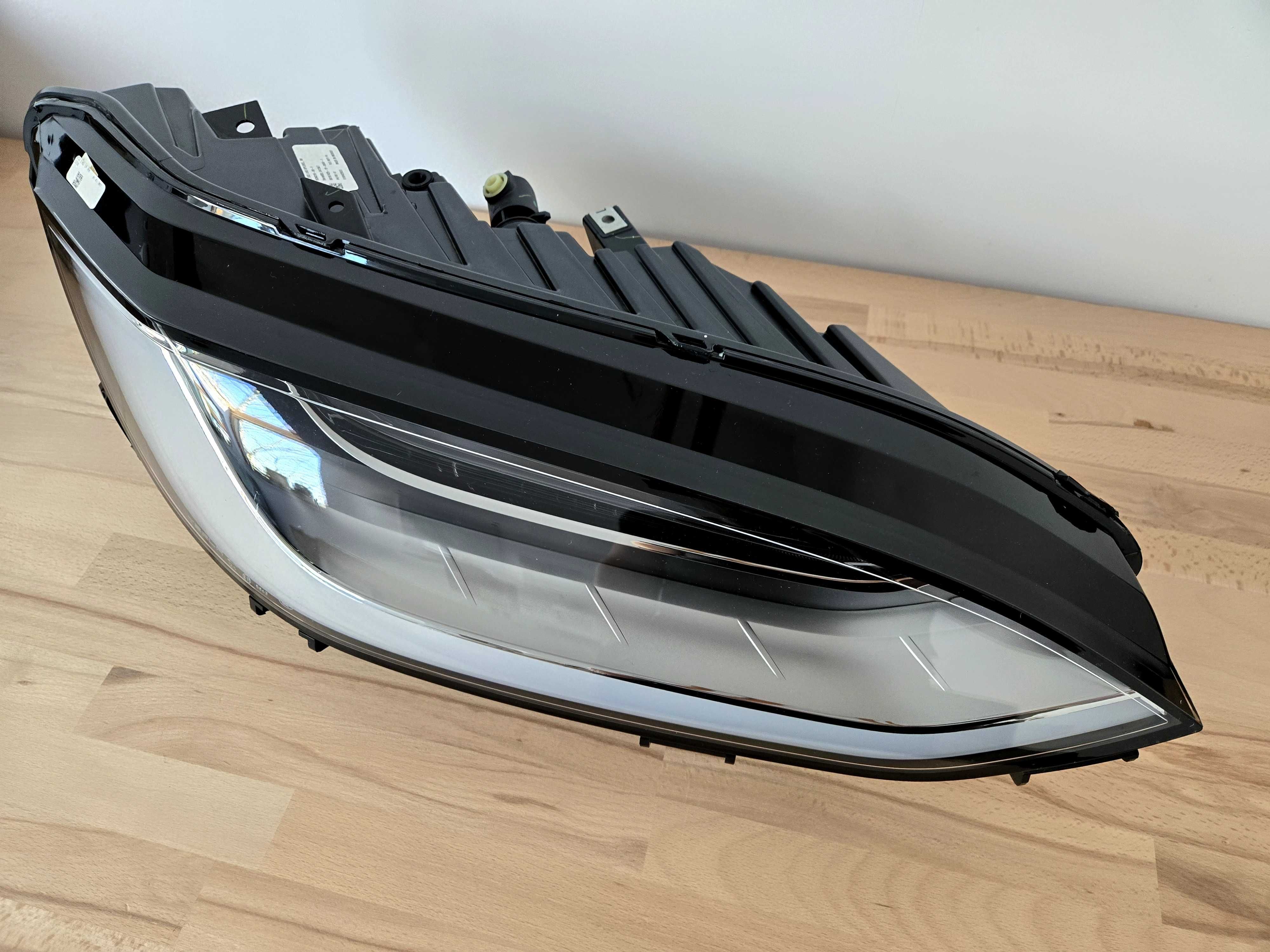 Far Tesla Model X, Stanga + Dreapta, 2023, ca si noi