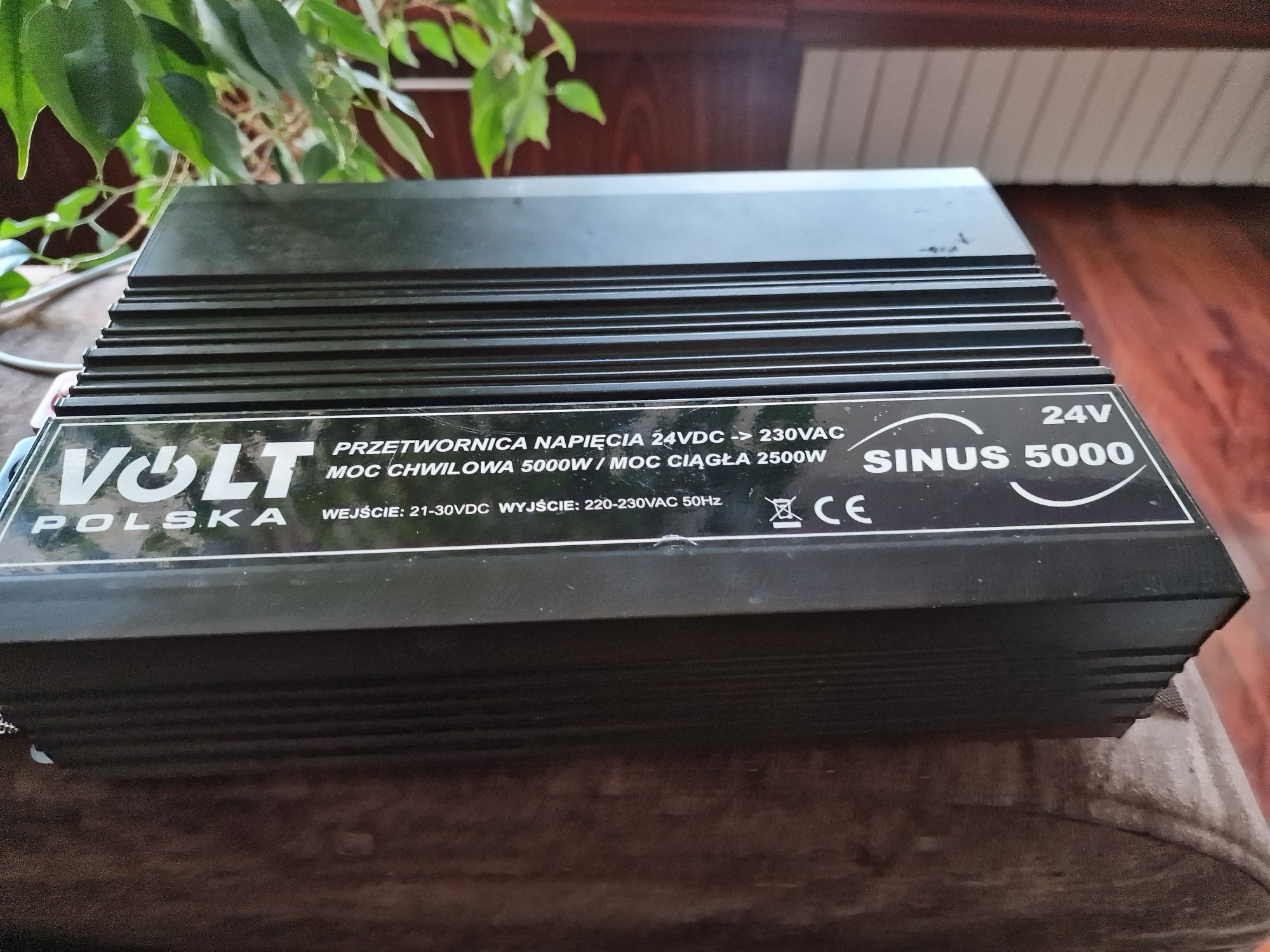 Convertor de volti SINUS 5000, Volt Polska, 24/230V, 2500/5000W