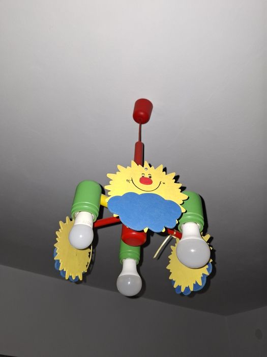 Lustra din lemn pentru copii