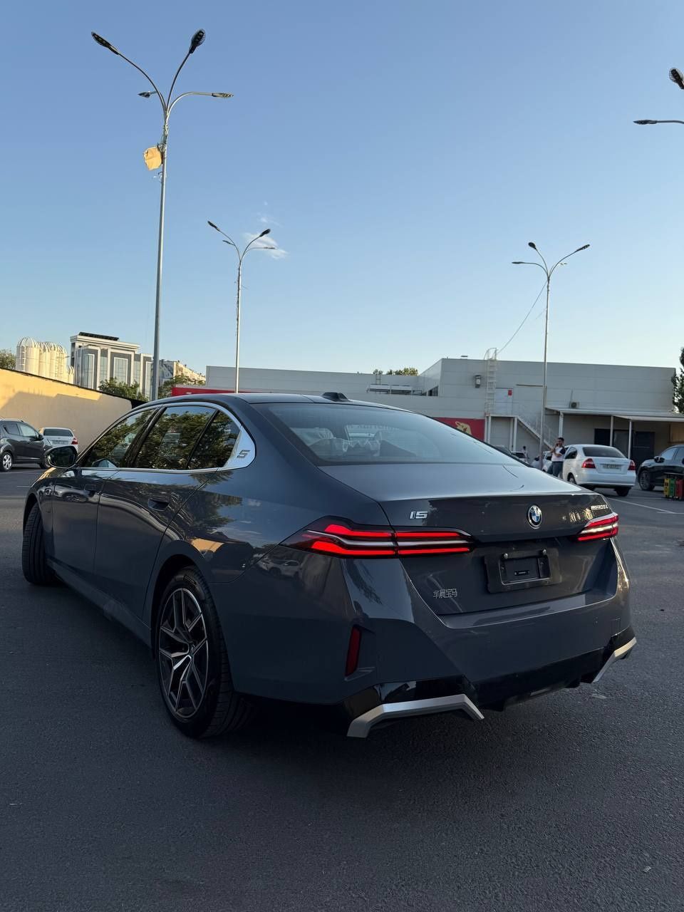 Нотариус BMW i5 35L 2024 йил