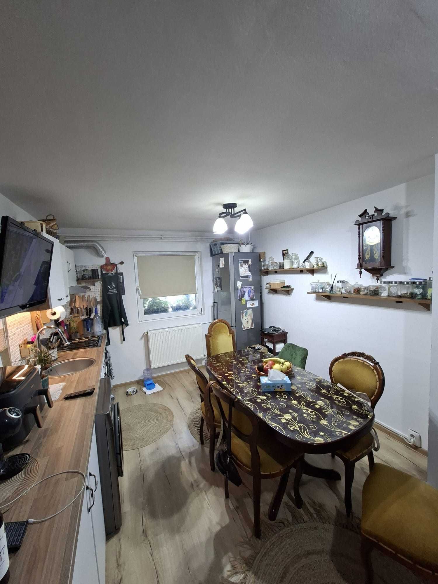 Proprietar, vand apartament 2 camere semidecomandat, parter