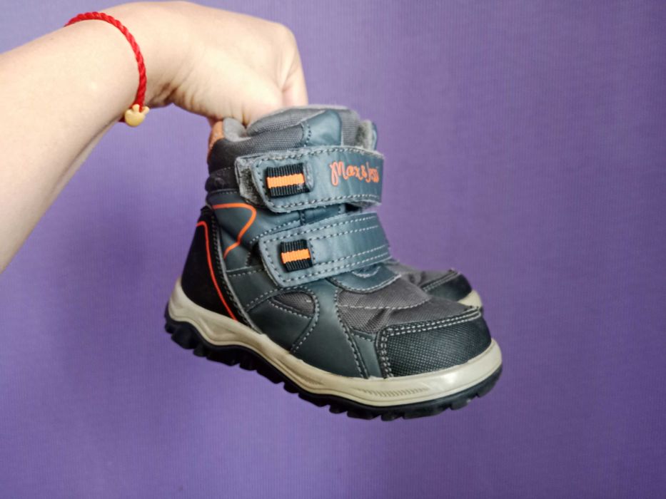 Продам ботинки демисезонные и кеды для мальчика