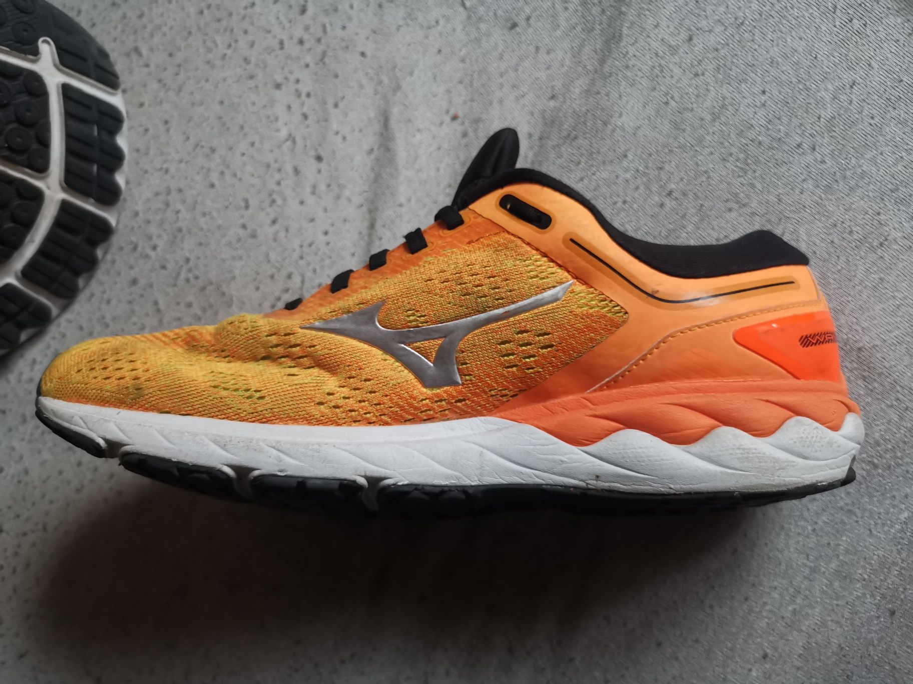 Adidas running mizuno wave revolt măsură 43