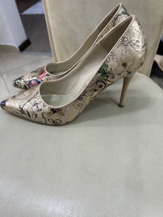 Pantofi din piele naturala