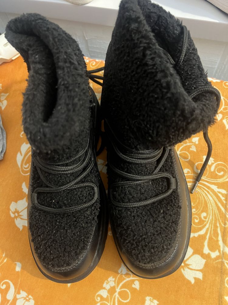 Ghete fetita UGG