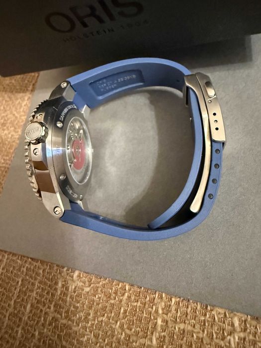 Oris Aquis Date - 41.5 mm , перфектно състояние, гаранция до 2028!