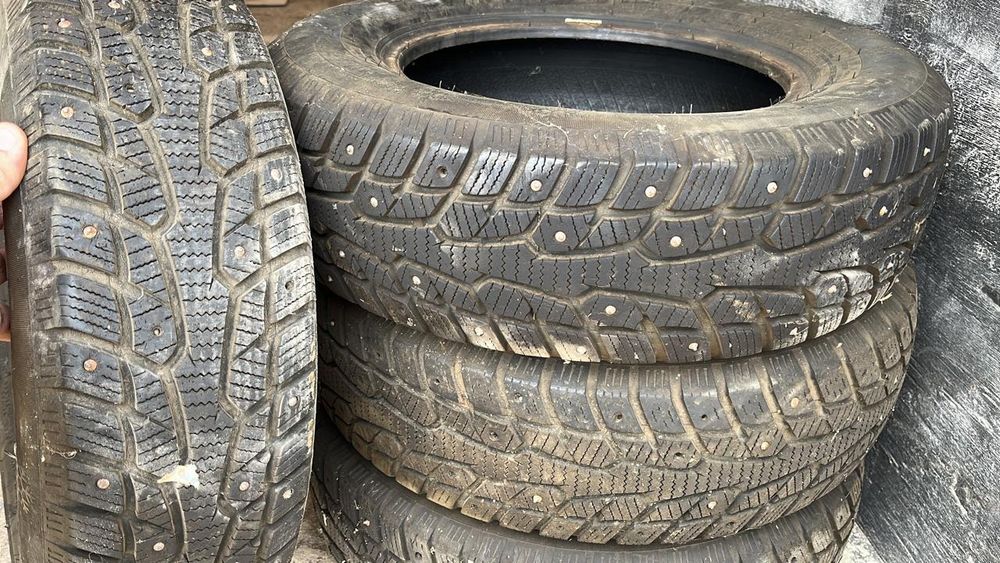 Продам зимний шины комплект R13