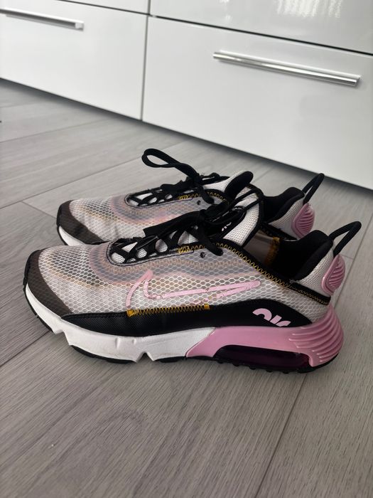 Оригинални дамски  маратонки Найк