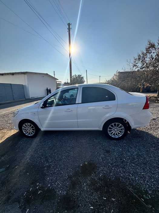 Srochna Nexia 3 Sotiladi.