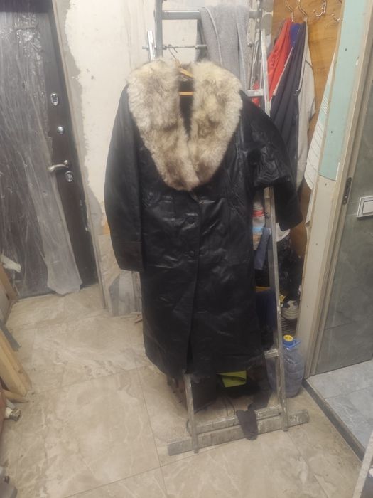 Продам кожаное пальто с цигейковой подстёжкой