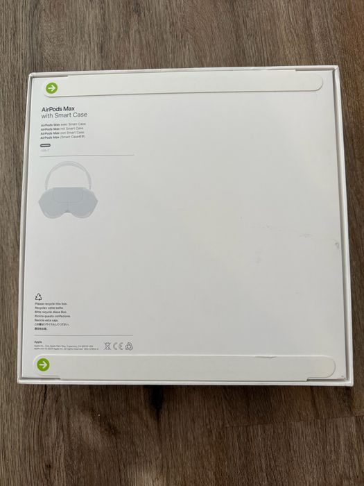 Airpods Max with smart case