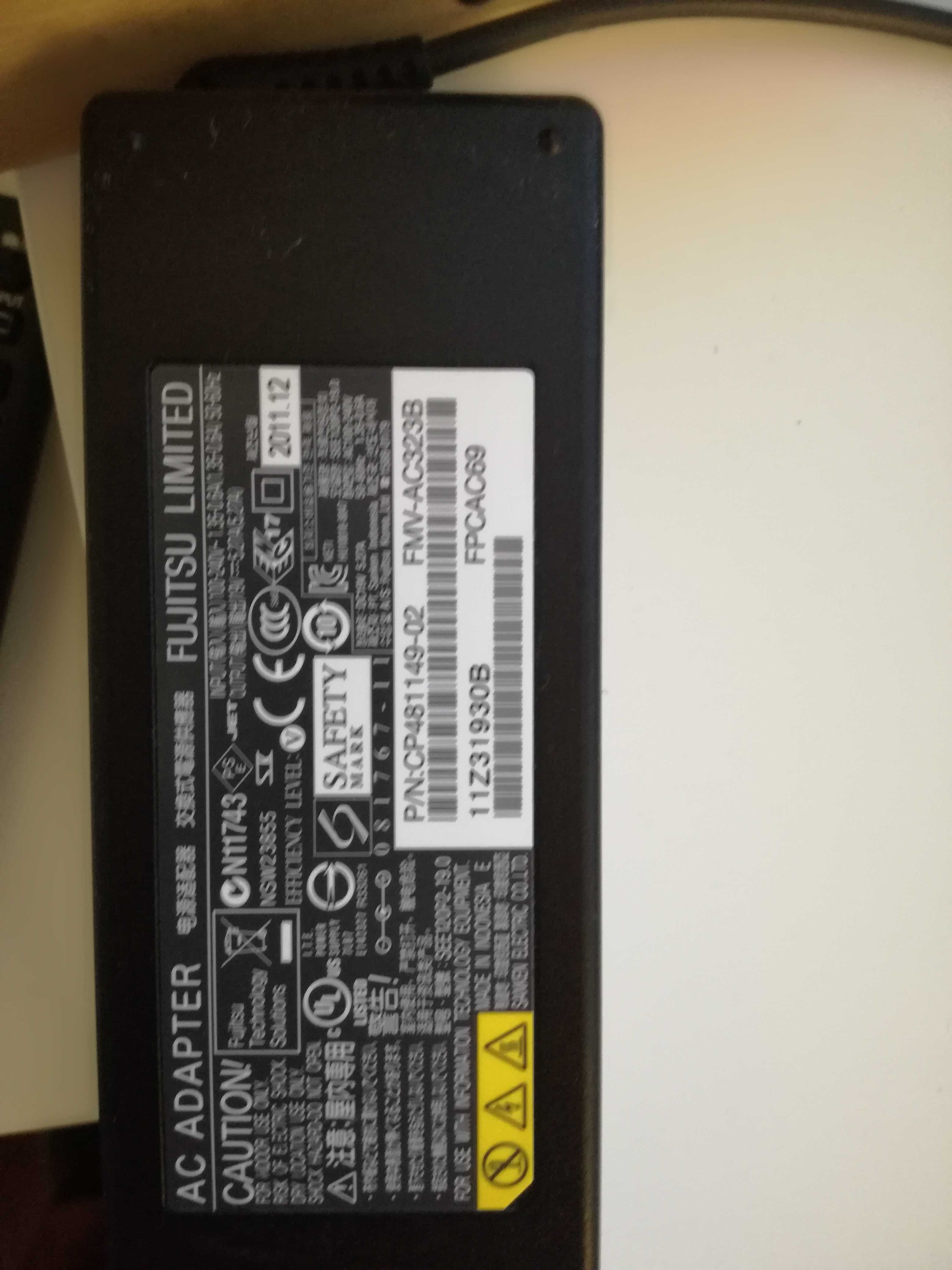 Laptop Fujitsu S7220 si docking station