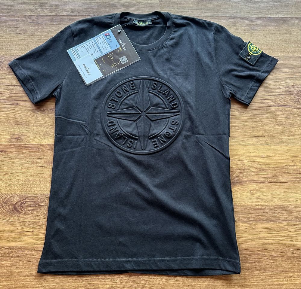 Мъжка,памучна,черна тениска Stone Island с голямо изпъкнало лого
