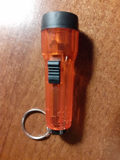 фенер с батерии антикварен метален с обикновена крушка