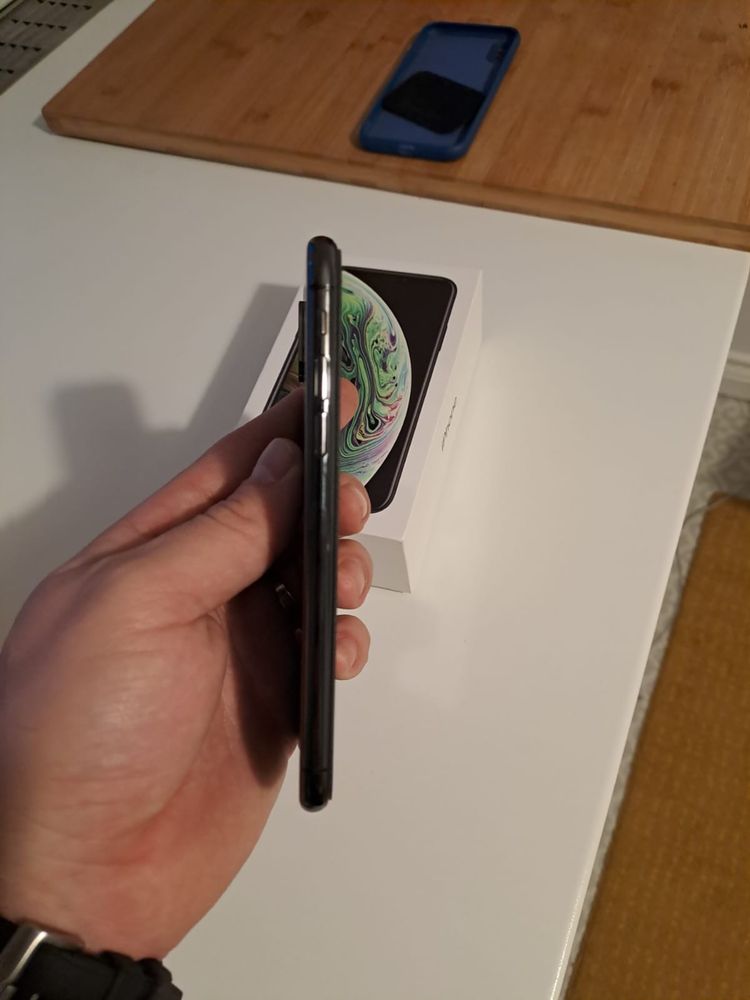 Vând iPhone XS black 64gb neverlock