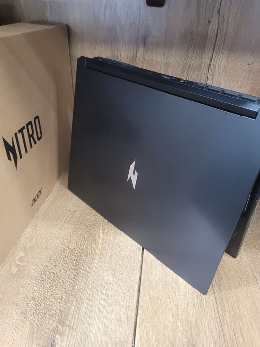Acer nitro v16 i5-14hx