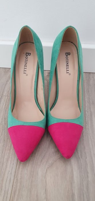 Pantofi stileto eleganți