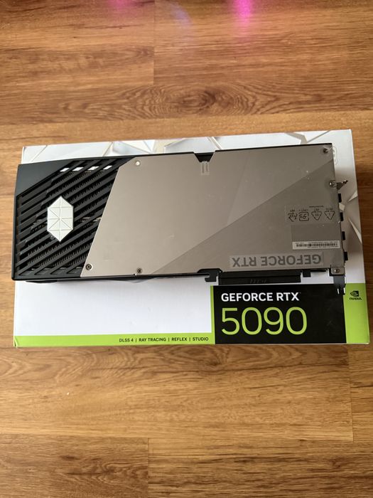 Msi Suprim RTX 5090 32GB GDDR7X Видеокарта