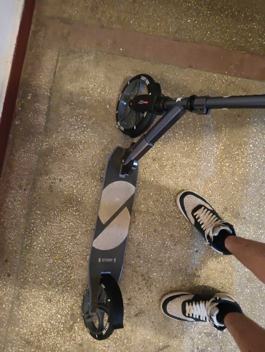 Trotinetă Story cu shock absorber din Suedia