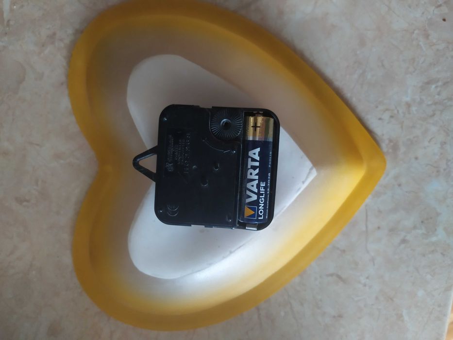 Будилници с часовник и стенен часовник