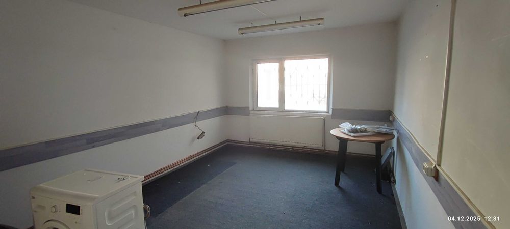 Apartament cu 3 camere decomandat, 2 băi, centrală termică