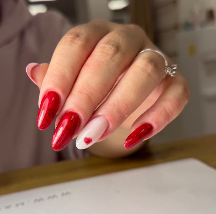 Място за маникюрис в разработен салон надежда 2 на наем или %