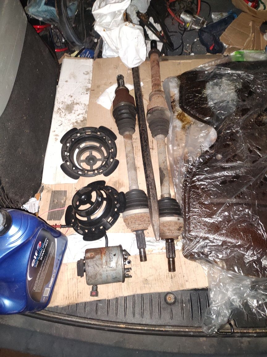 Cutie pentru motor 1.5 e4 logan + alte piese.