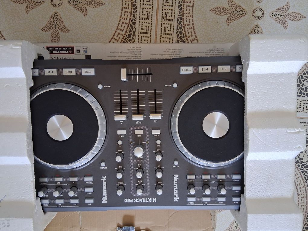 Numark mixtrack pro DJ Controller