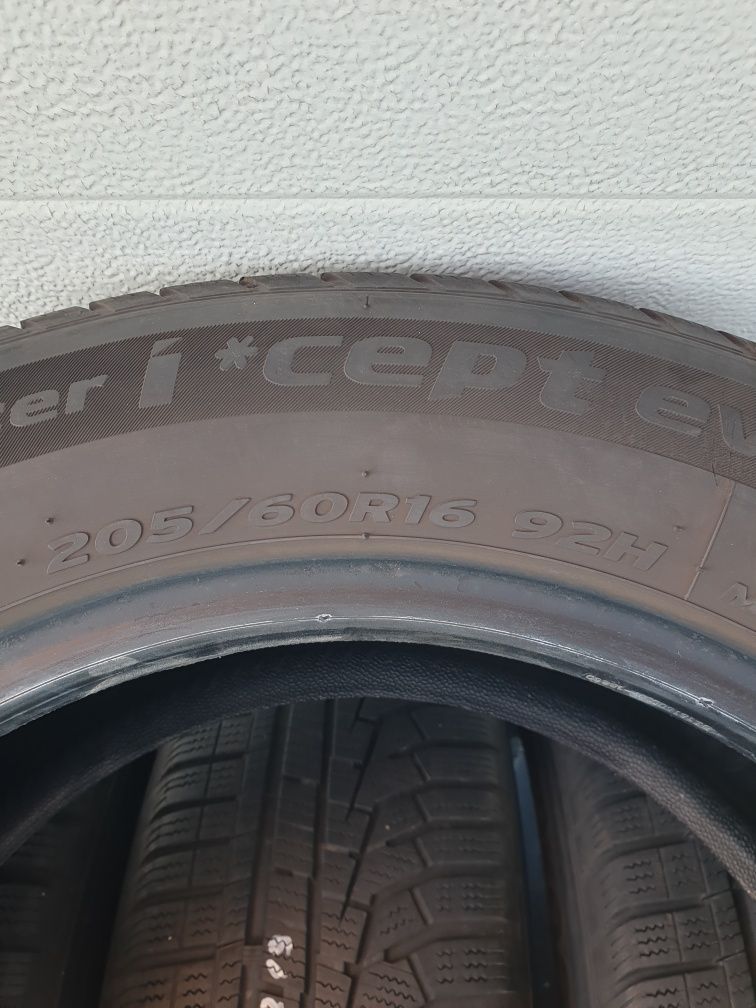 Зимни гуми 4 броя HANKOOK Winter Icept Evo2 205 60 R16 дот 3219