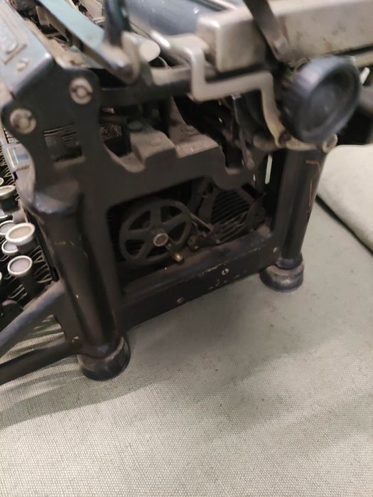 Продавам американска пишеща машина Underwood No. 5
