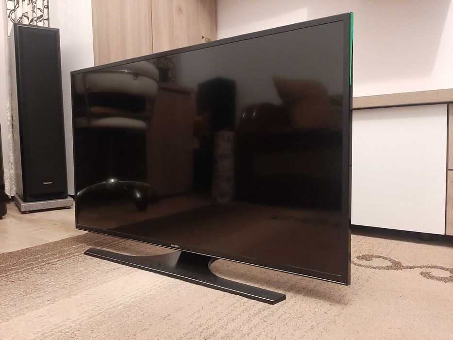 Televizor smart 4K Samsung 106cm