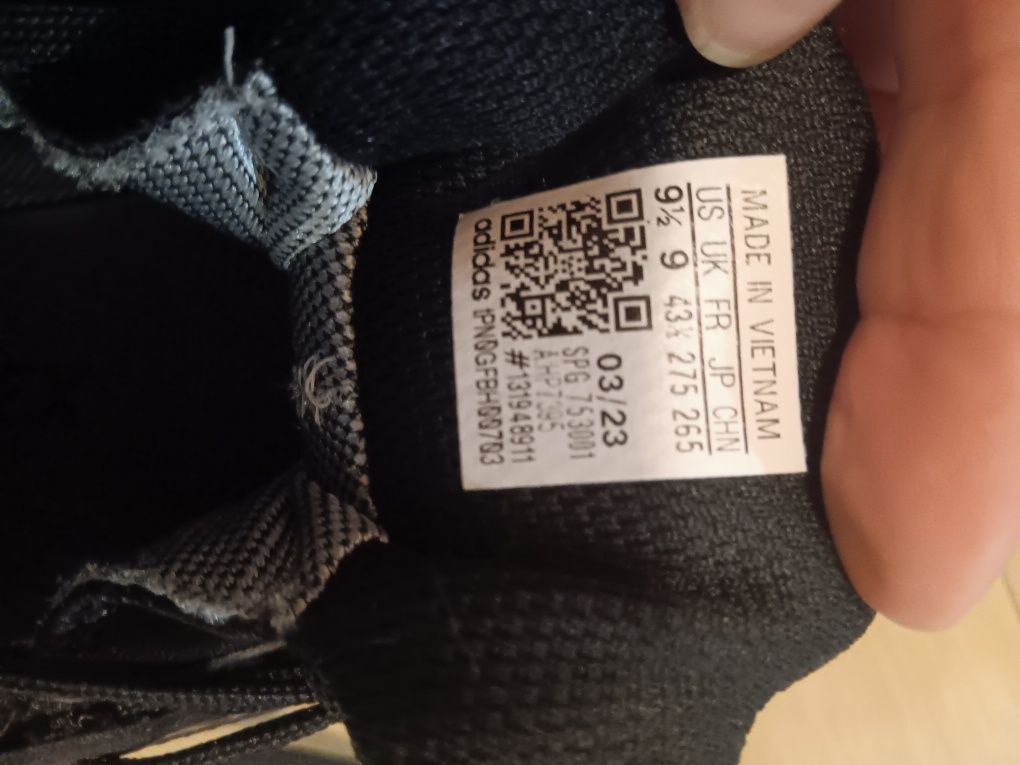 Продавам оригинални мъжки маратонки Adidas